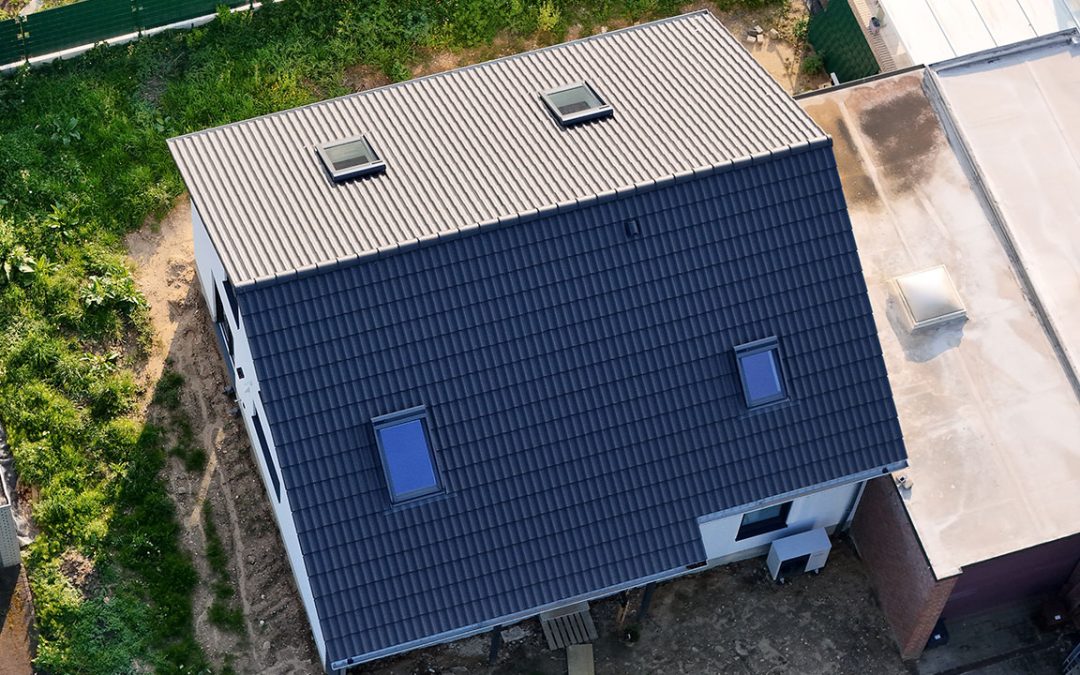 Ein Sonnenstrahl im Dachgeschoss: Solar-Rollos für die Rettung!